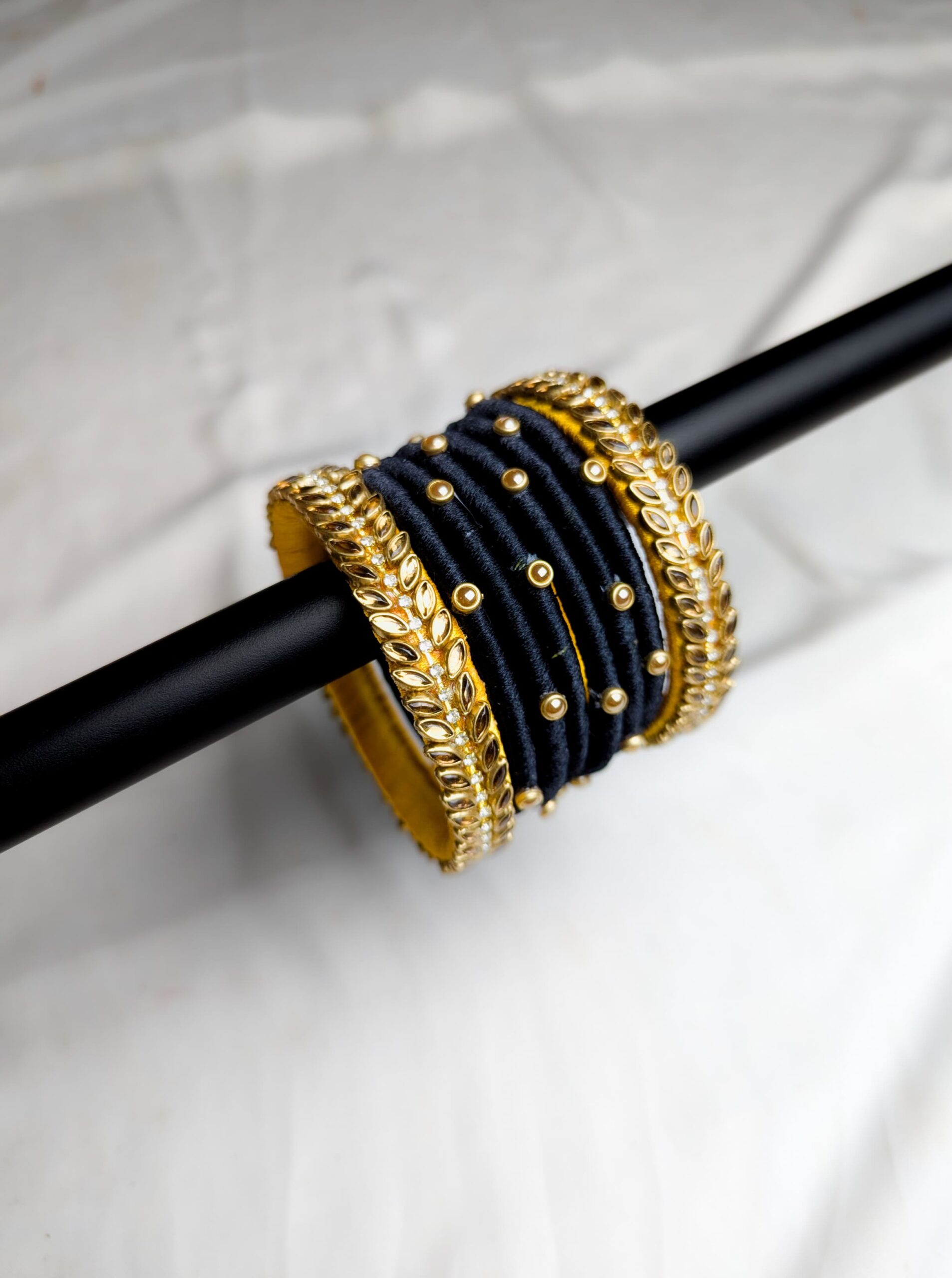 এক্সক্লুসিভ সিল্ক থ্রেড কুন্দন চুড়ি সেট (Premium Silk Thread Bangle Set) - Image 3